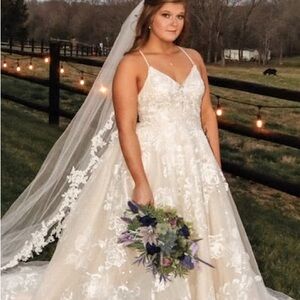 Beautiful Brand New Oleg Cassini Plus Size (street size 20) Wedding Gown $499!